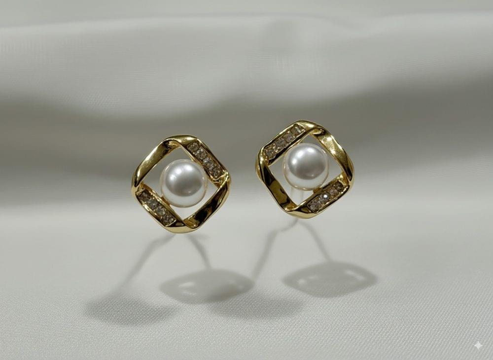 Golden Pearl Rhombus Stud Earrings